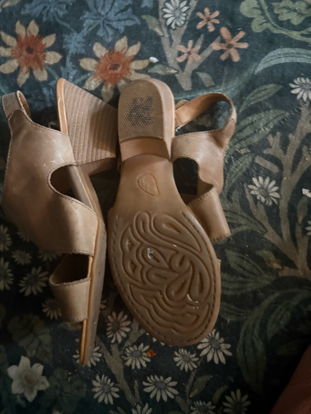 b.o.c. Brown Leather Block Heel Sandals Womens 9 - Picture 7 of 7